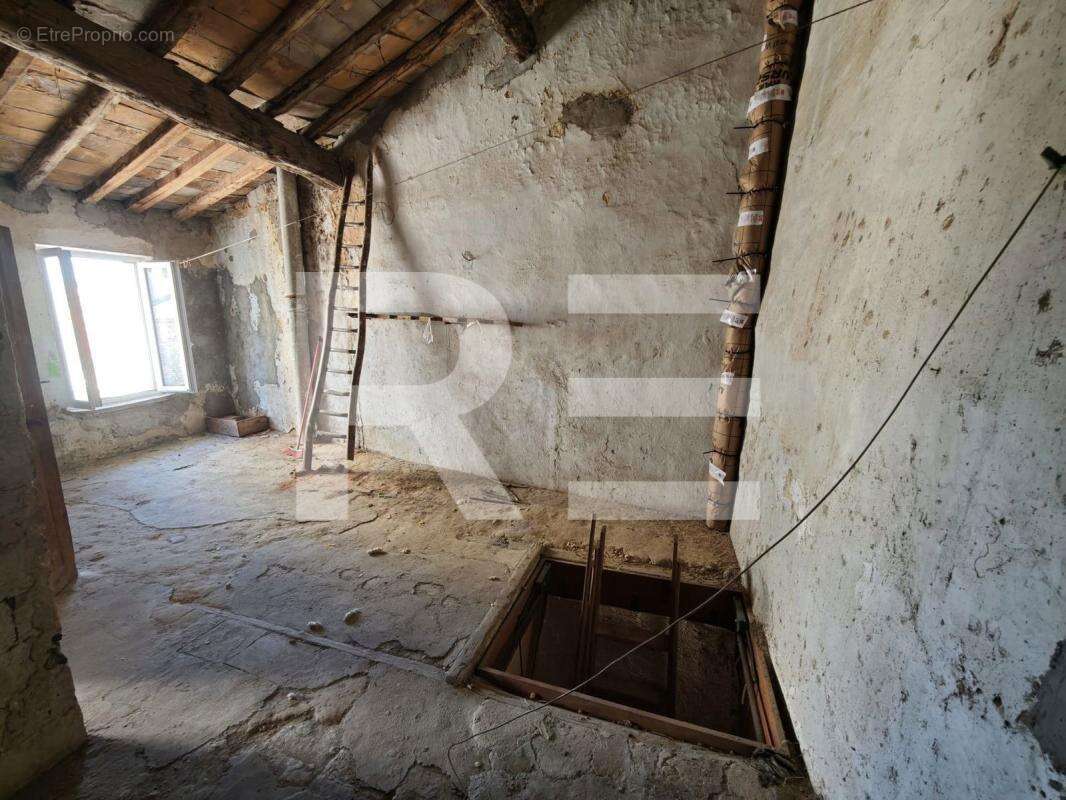 Generac - maison de village a fort potentiel - photo 3