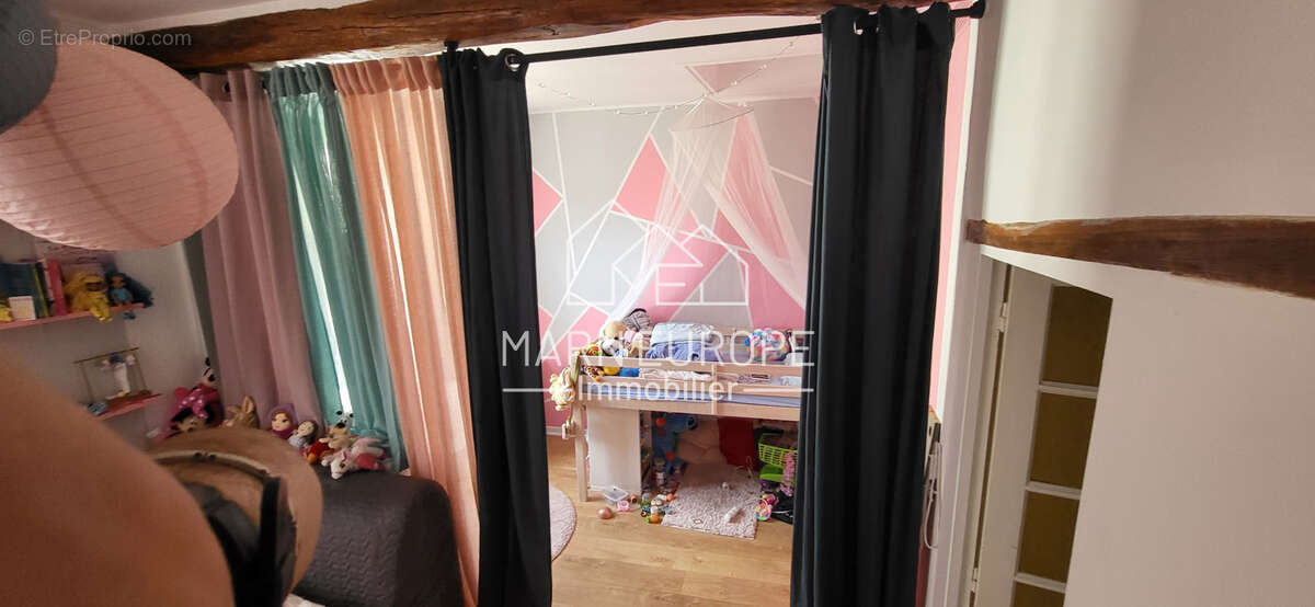 Maison familiale de caractère   208,20 m2 habitables avec jardin et dépendance - photo 8