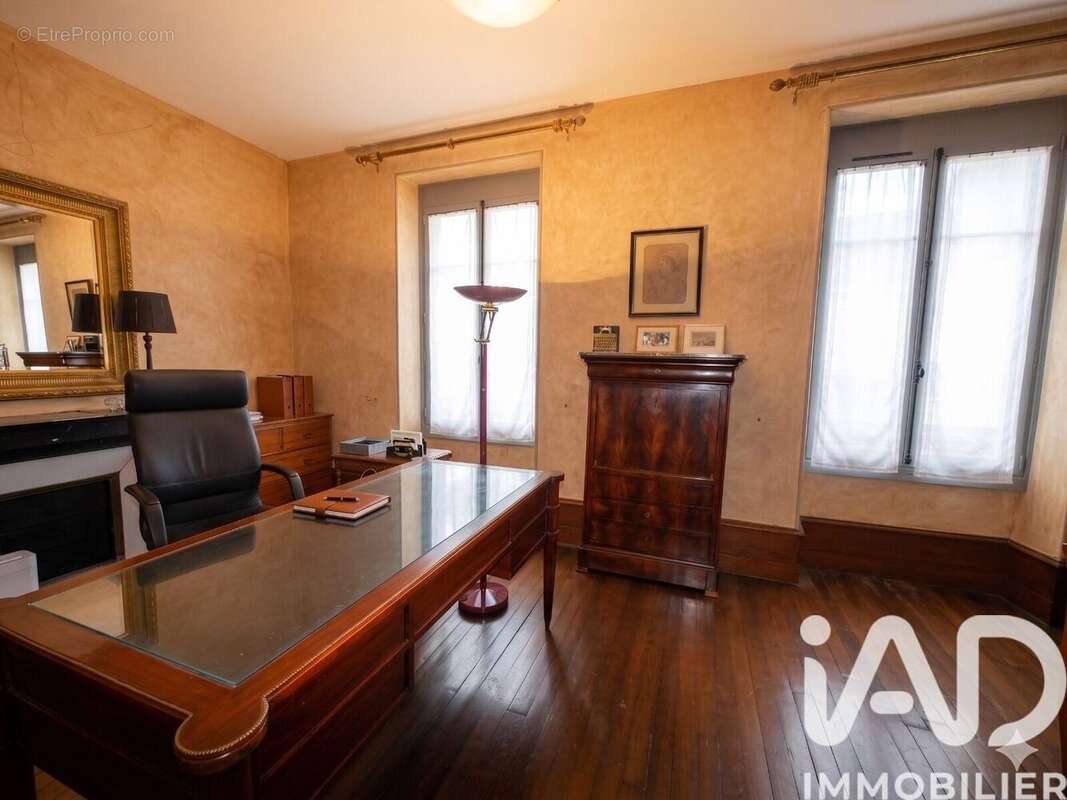 Maison 228 m² à Gouzon  - photo 9