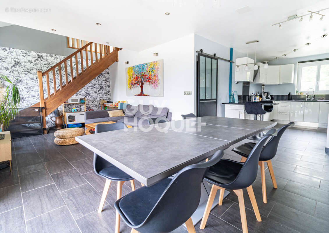 EPÔNE - Grande maison familiale avec deux logements indépendants, dépendances et terrain de 1 258 m² - photo 6