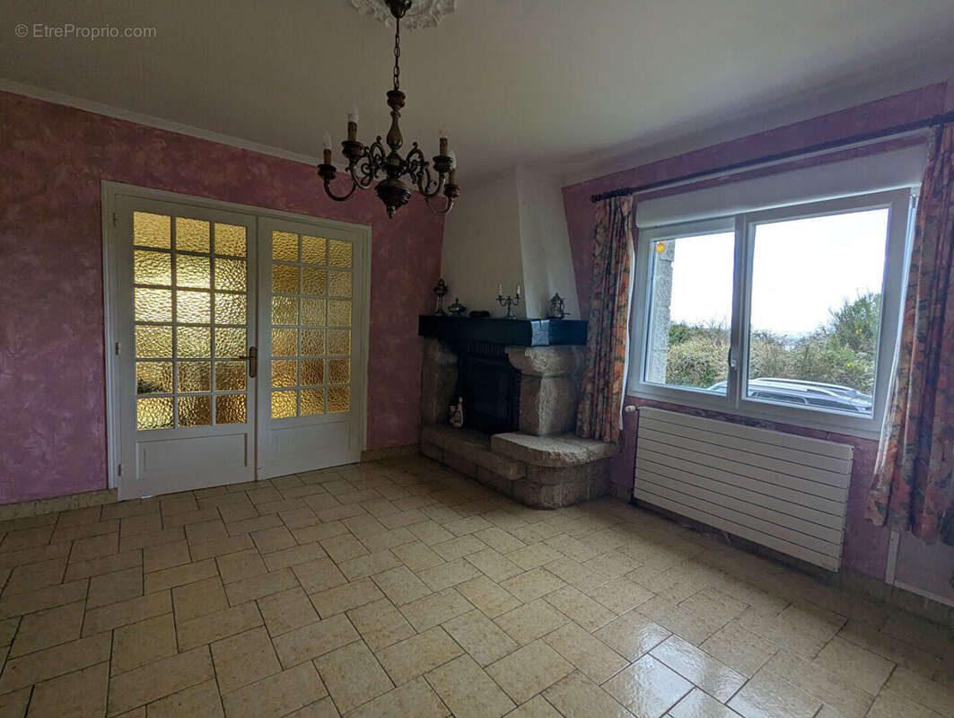 Maison à TREDREZ-LOCQUEMEAU