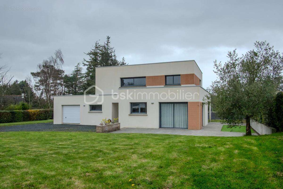 Maison à PLOUMAGOAR