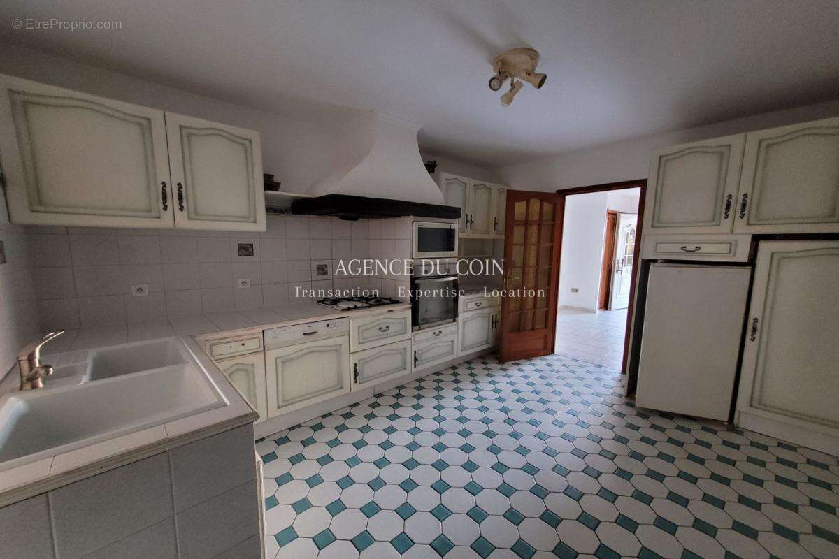 Maison à LE MUY