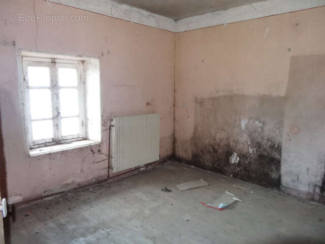 Maison à CHAPDES-BEAUFORT