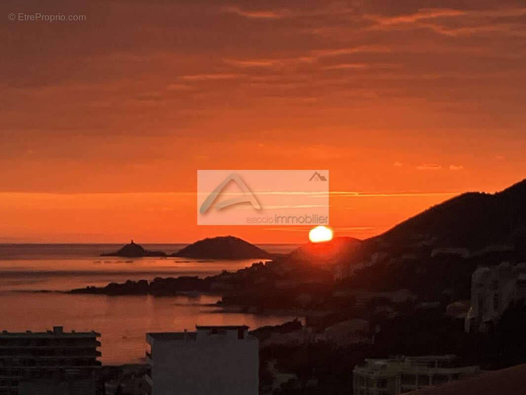 Superbe appartement au DERNIER étage avec vue panoramique - photo 3