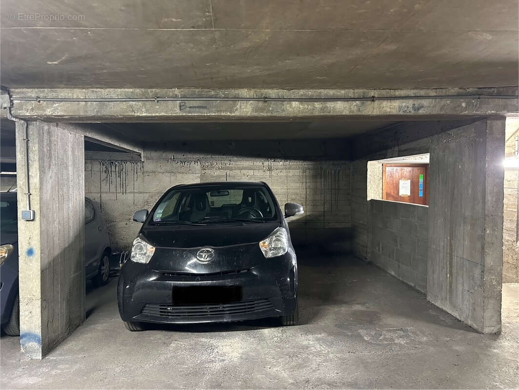 Parking à PARIS-12E