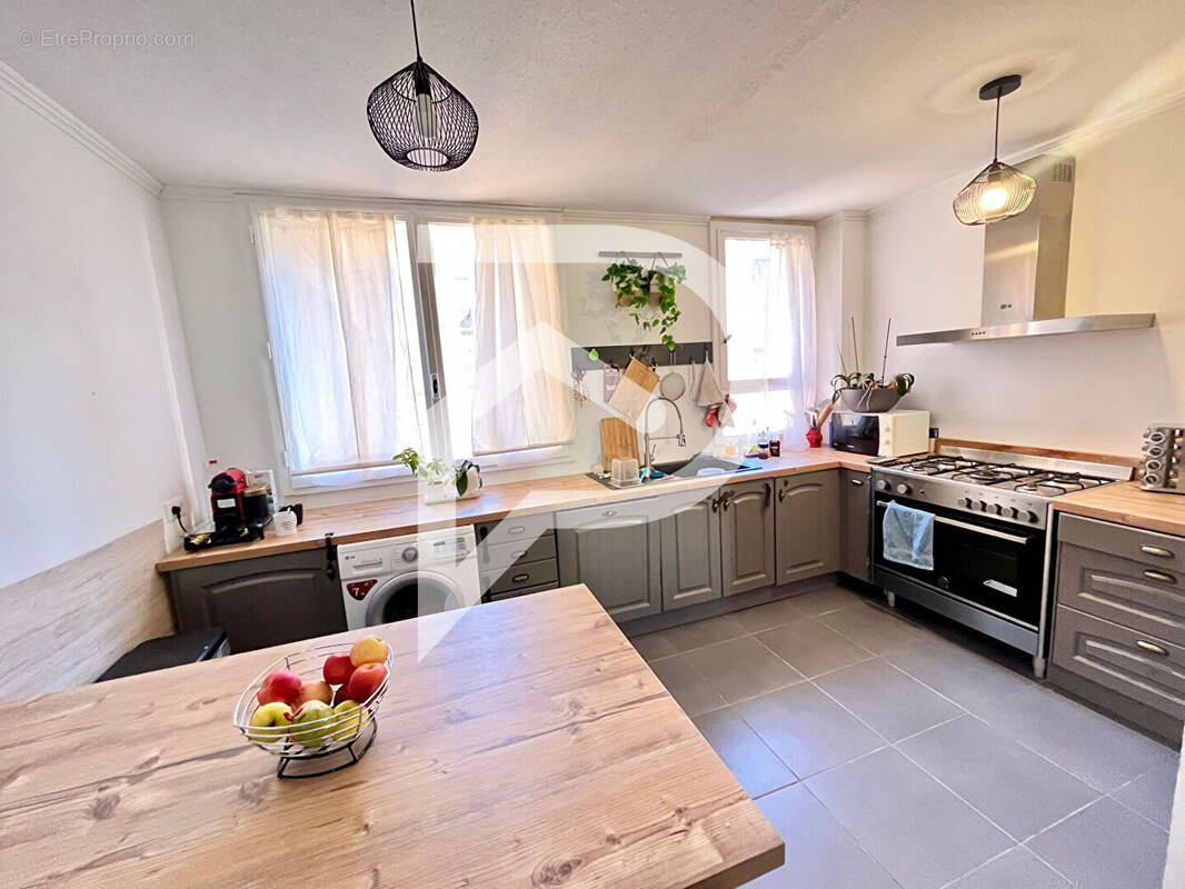 Appartement à CARROS