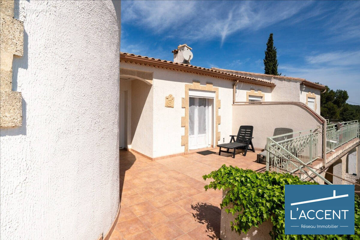 Appartement à UCHAUD