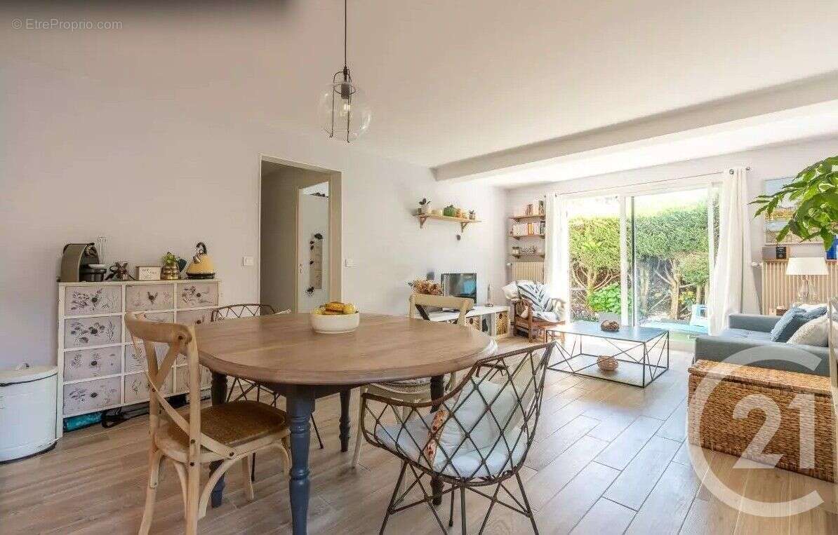 Appartement à SAINT-MAUR-DES-FOSSES