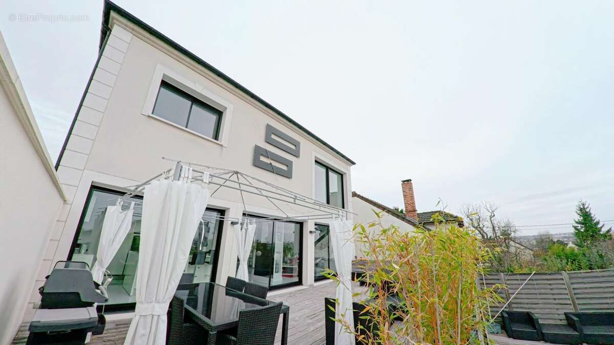 Maison à SAINT-MAUR-DES-FOSSES