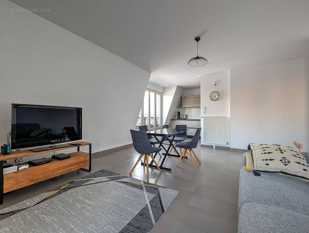 Appartement à LA GARENNE-COLOMBES