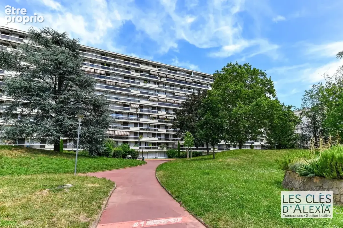 Superbe appartement familial rénové avec balcon filant – Résidence de standing avec parc & tennis - photo 19
