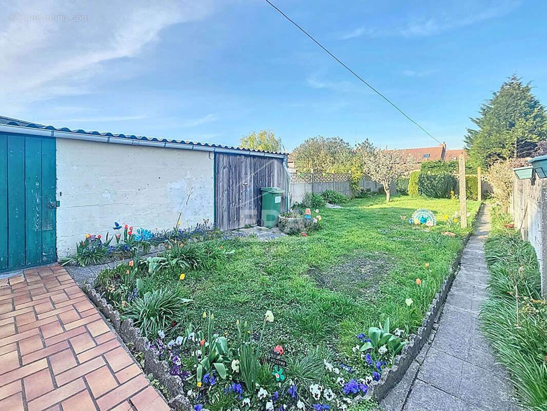 Maison à ESTREE-BLANCHE