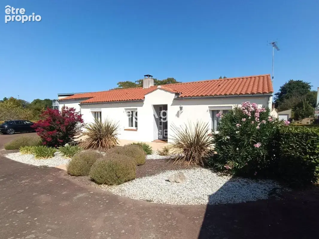 5 Pièces, 108 m2, 3 chambres, AIZENAY Centre - photo 2