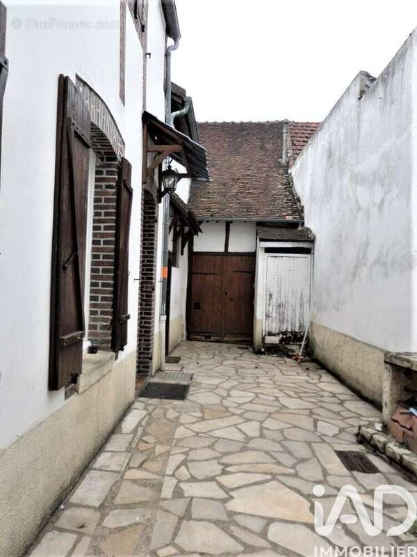 Photo 2 - Maison à VILLENEUVE-SUR-YONNE