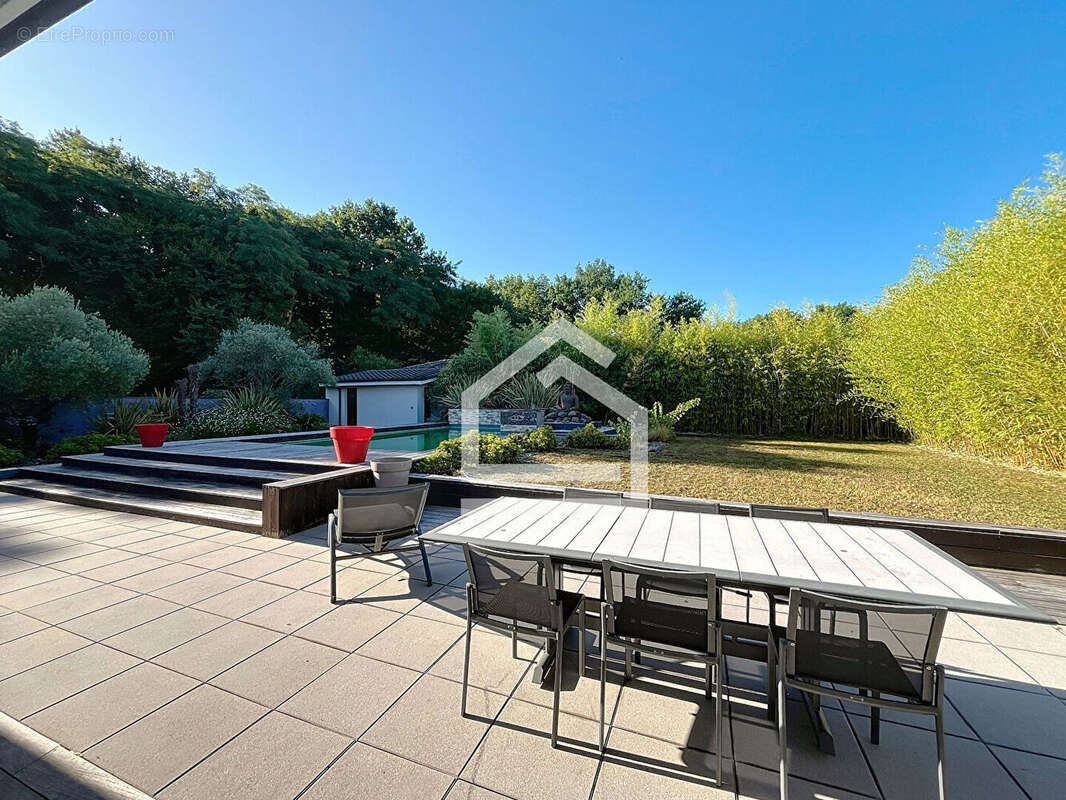 Maison à BLANQUEFORT