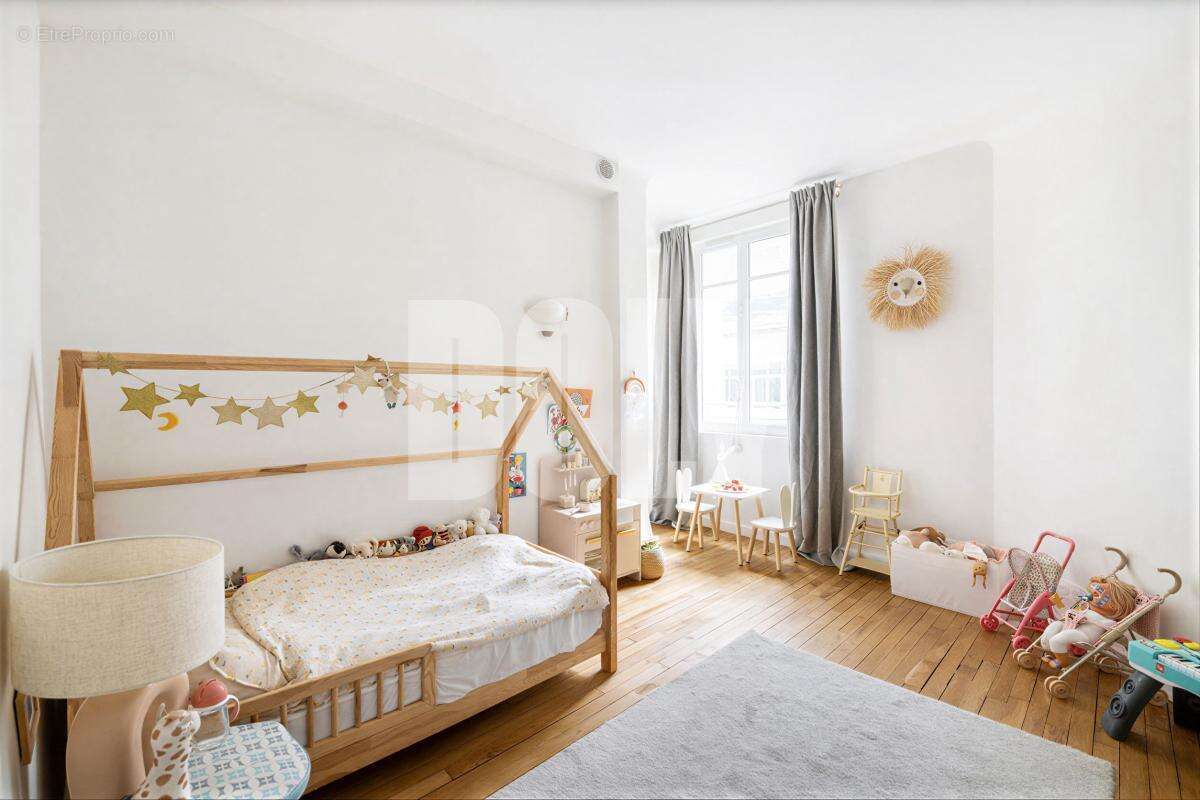 Appartement à PARIS-8E