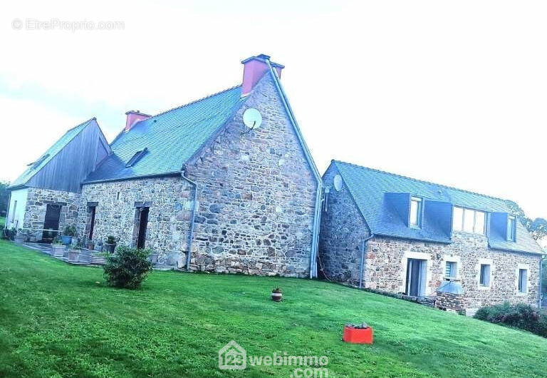 Maison à PLOUGRESCANT