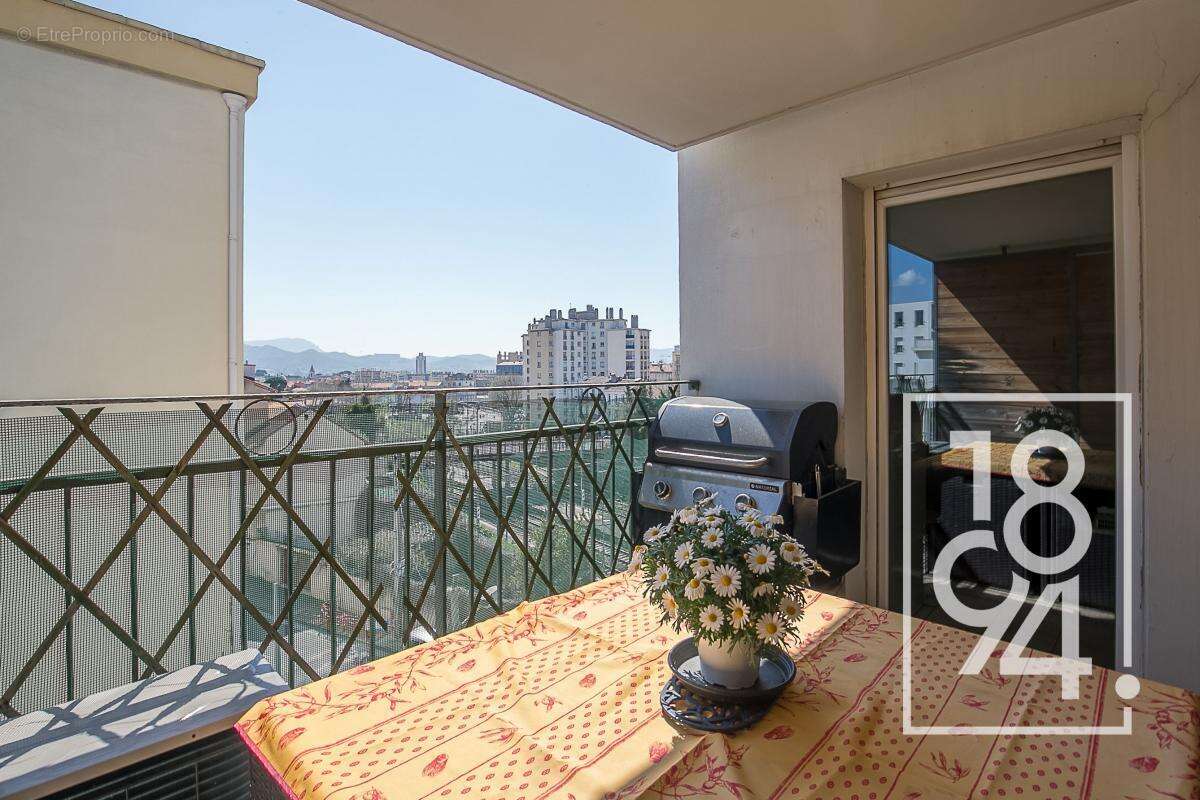 Appartement à MARSEILLE-4E