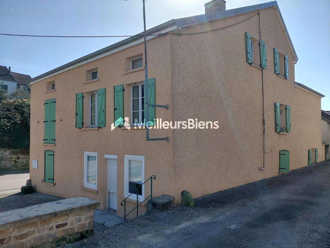 Appartement à FAYL-BILLOT