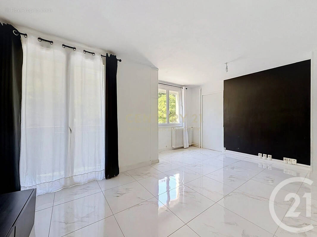 Appartement à BOURGOIN-JALLIEU