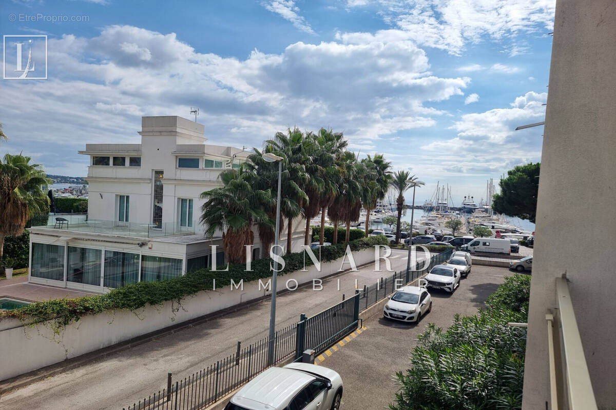 Appartement à VALLAURIS