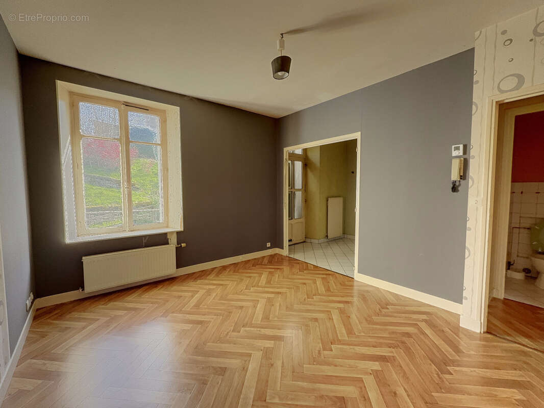 Appartement à CONTREXEVILLE