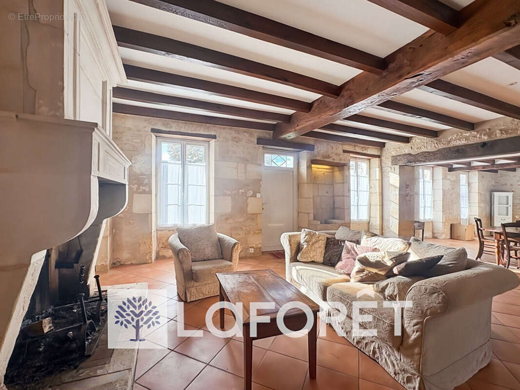 Maison à SAINT-GENIS-DE-SAINTONGE