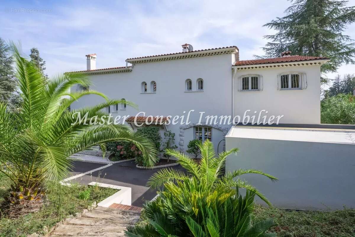 Vue Mer , Villa rénovée 280M²  contemporaine.  Parc arboré  2500M² - photo 36