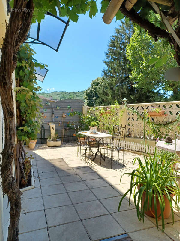 À Lens-Lestang, maison 175 m2 avec dépendances ! - photo 2