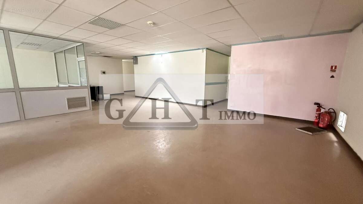 240 m² à vendre – mareuil-lès-meaux (77100) - photo 3
