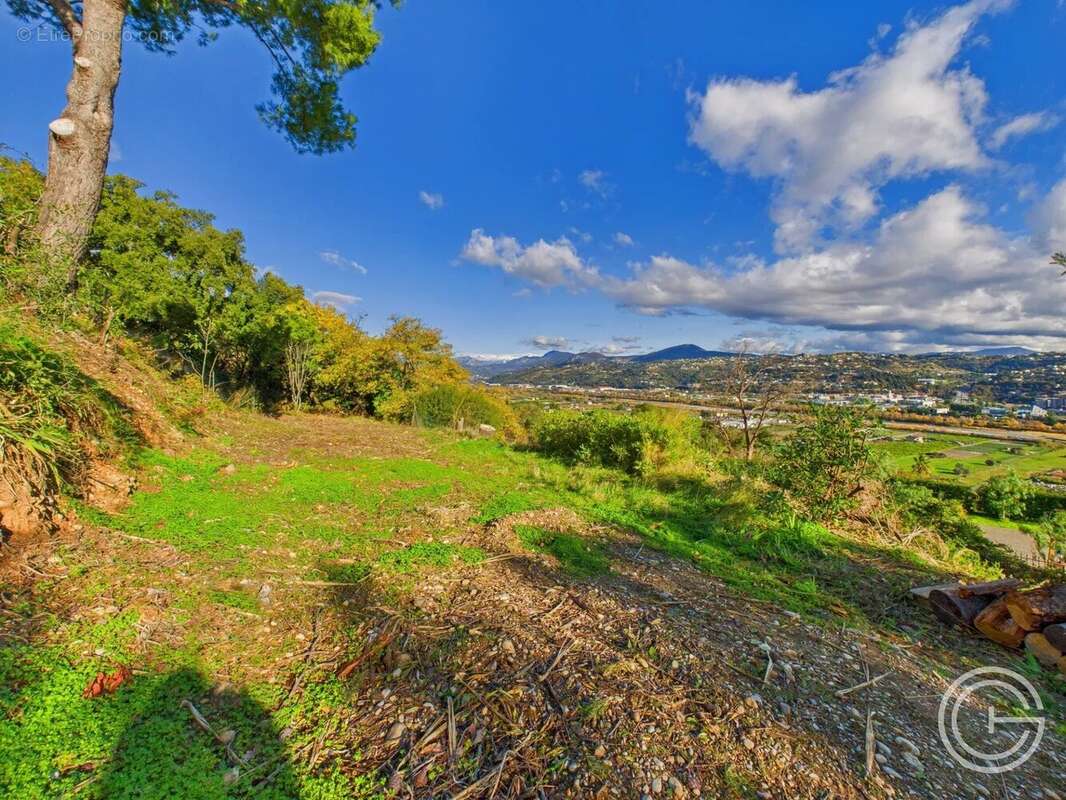 Maison à SAINT-LAURENT-DU-VAR