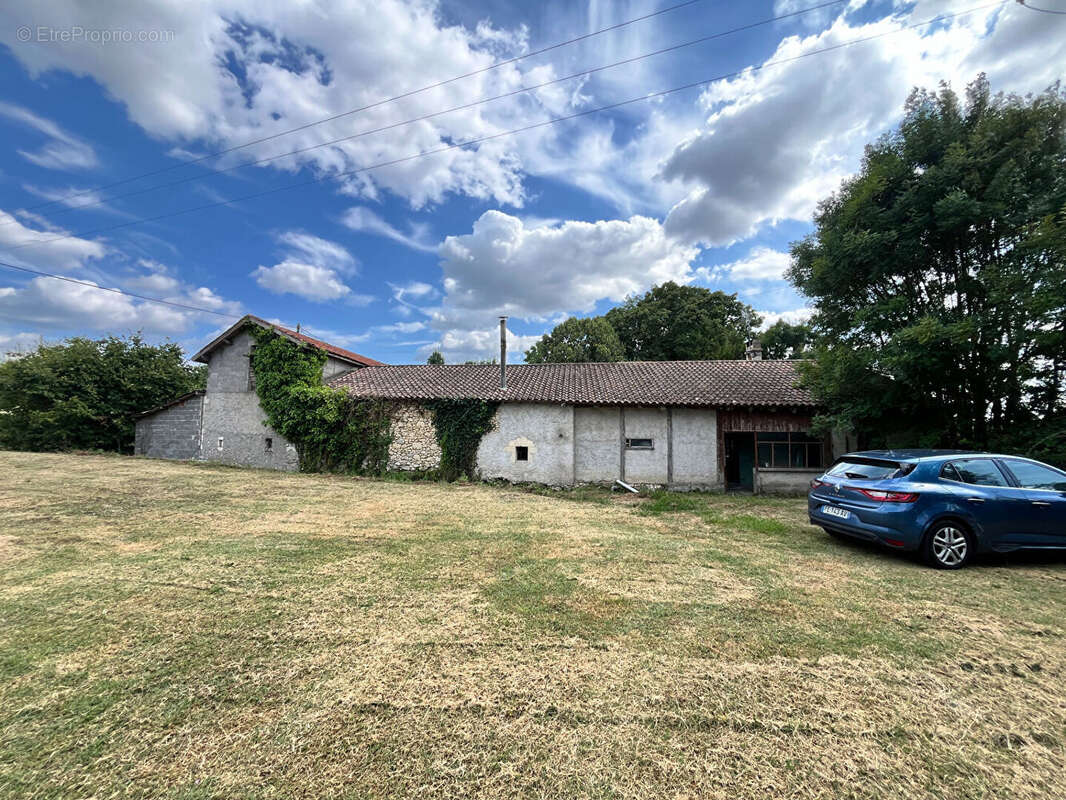 Maison en pierre à restaurer proche Villeréal - photo 2