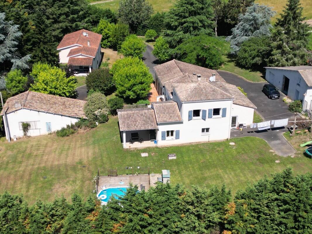 Maison à CHEVANCEAUX