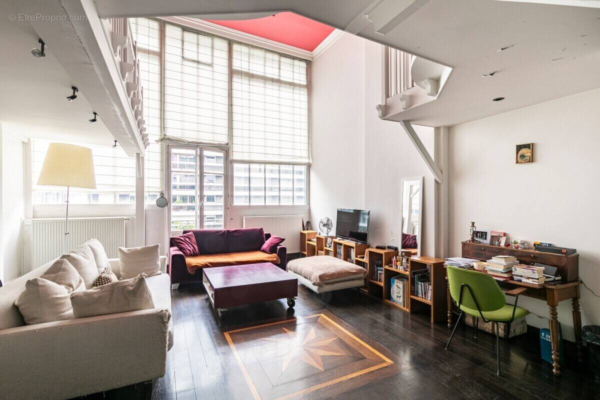 Appartement à PARIS-16E
