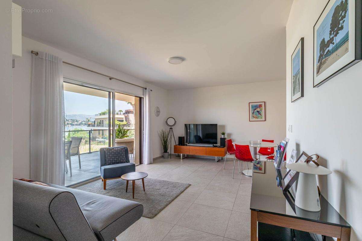 Appartement f2 avec vue mer et terrasse a vendre dans residence de luxe sur la cote d'azur - photo 8