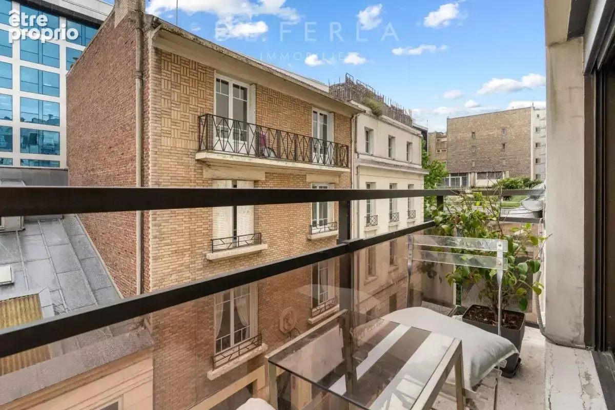 Appartement à PARIS-8E