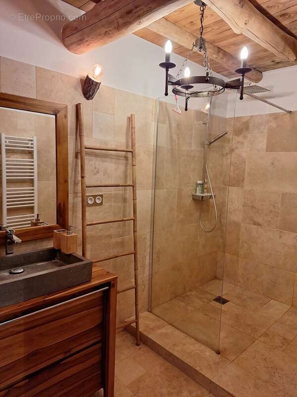 Maison à SAINT-APOLLINAIRE-DE-RIAS