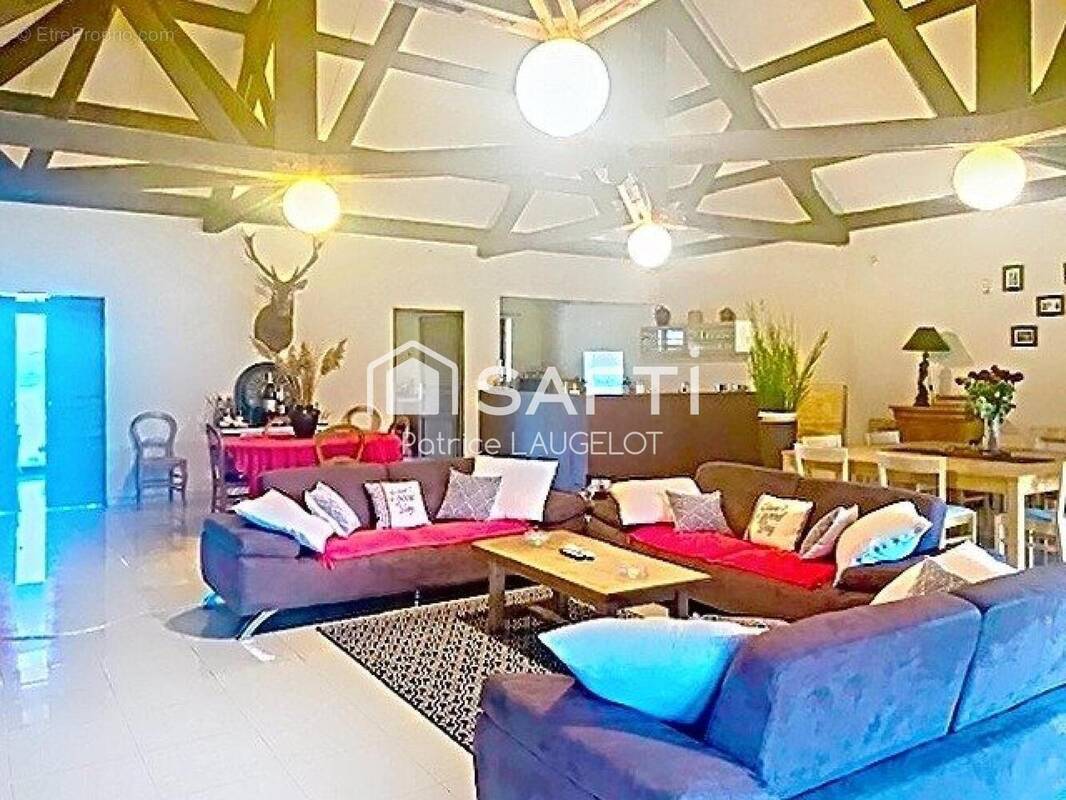 Photo 1 - Commerce à TONNERRE