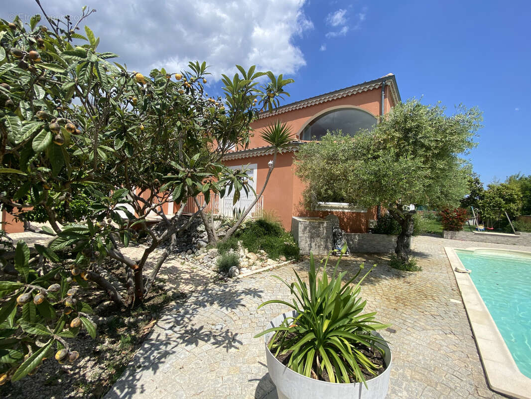 Maison à MONTELIMAR