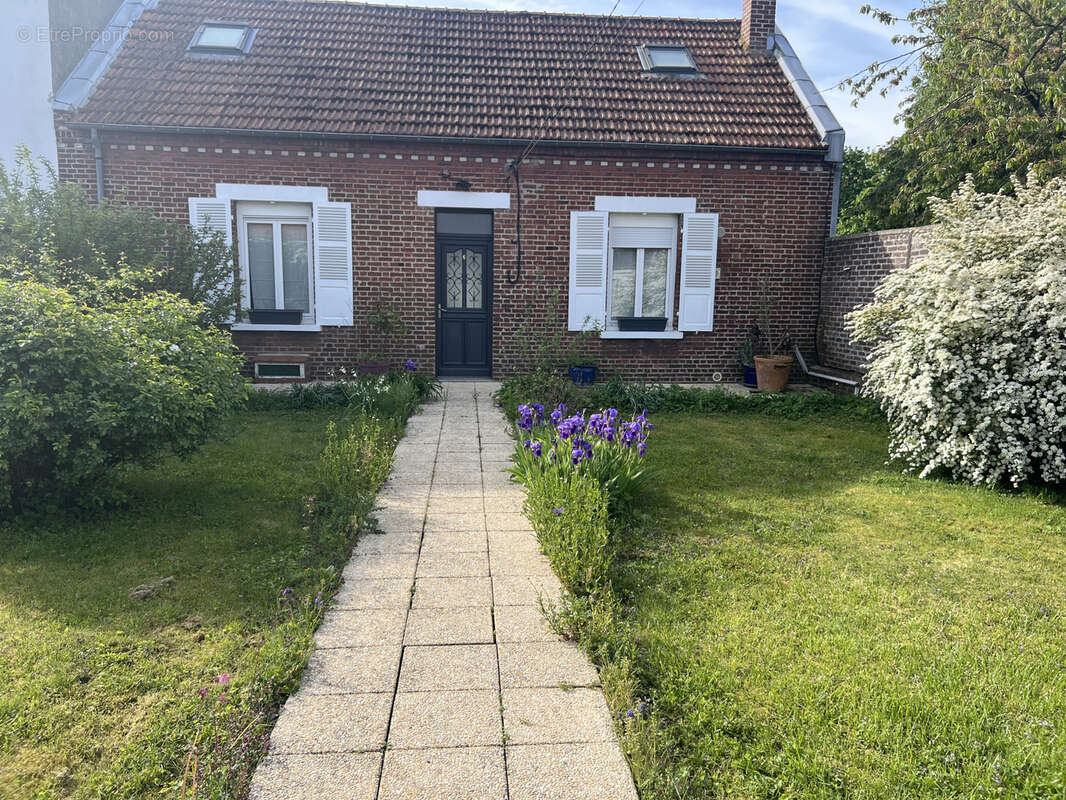 Maison à VILLERS-BRETONNEUX