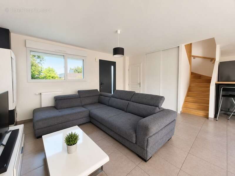 Maison à vendre maison contemporaine 6 pièces SAINT BERTHEVIN (53) - photo 4