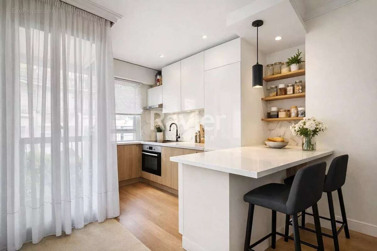 Appartement à PARIS-16E