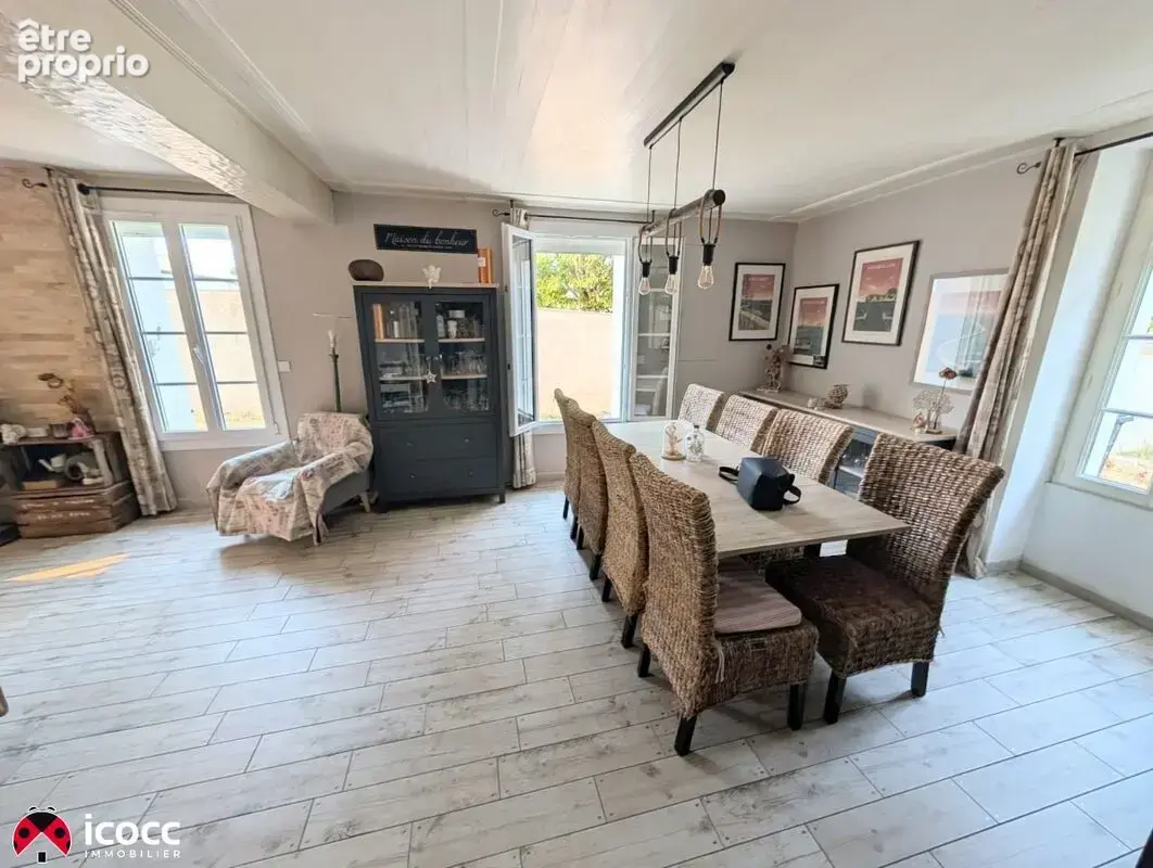Maison 207 m² à Saint-Michel-En-L'herm  - photo 7
