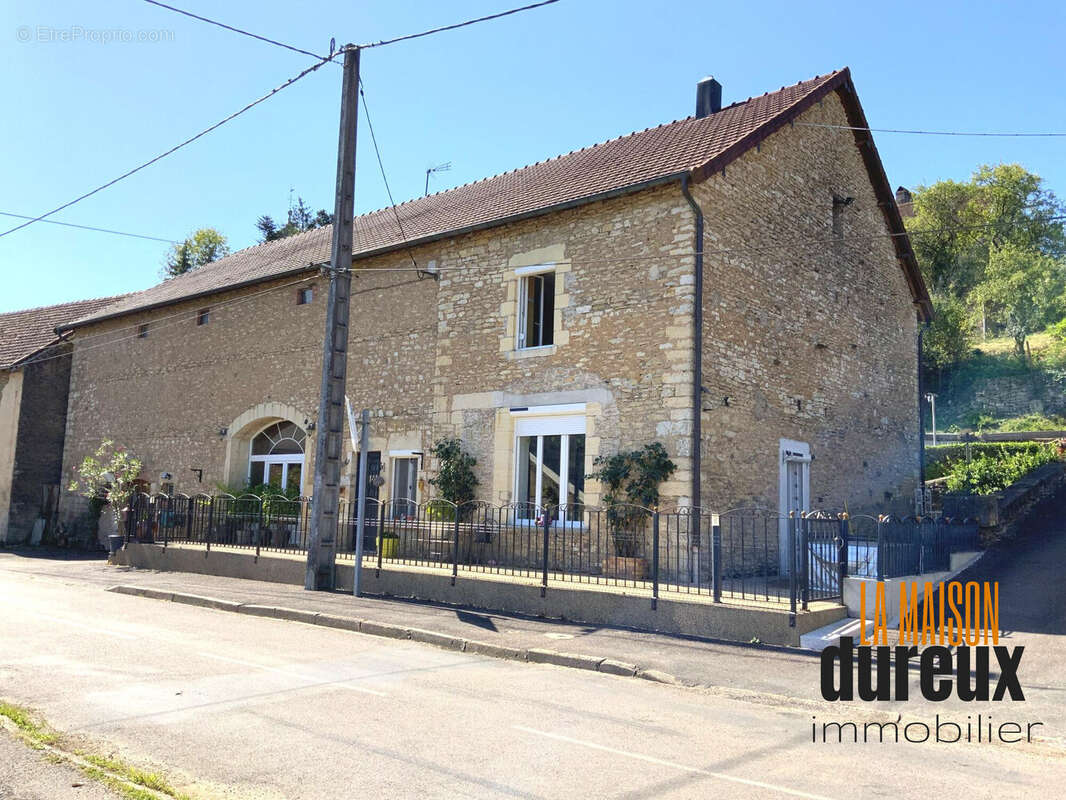 Maison à VELLEXON-QUEUTREY-ET-VAUDEY