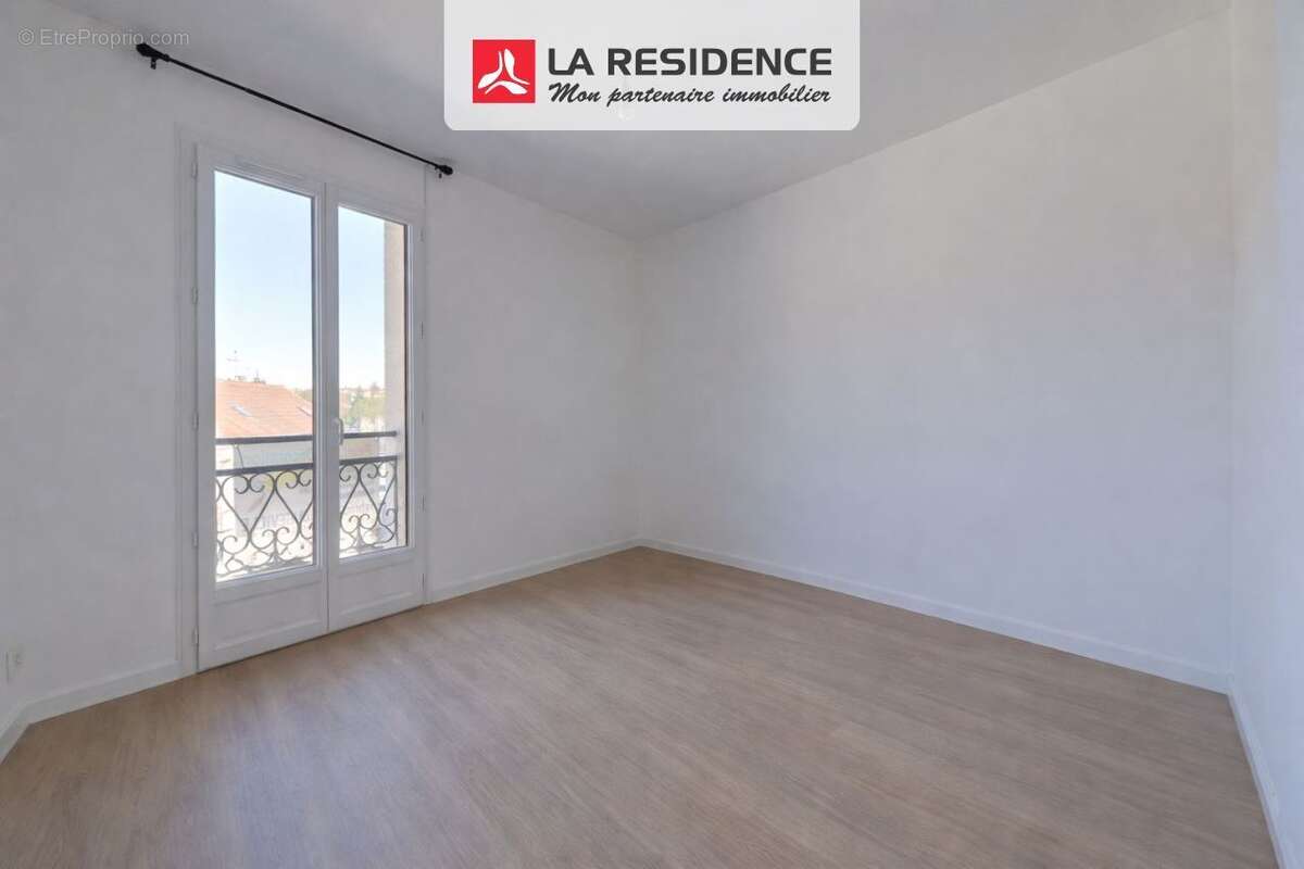 Appartement à MAURECOURT