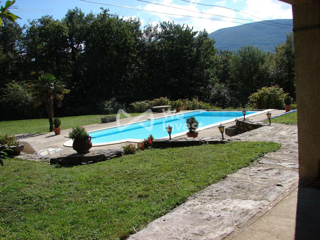 Maison 340 m² à Saint-Amans-Valtoret  - photo 5