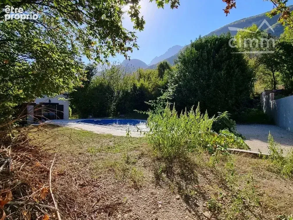 À vendre – Maison de caractère avec piscine, terrain de 2 090 m² et nombreuses dépendances à Saint-Vincent-de-Mercuze - photo 23