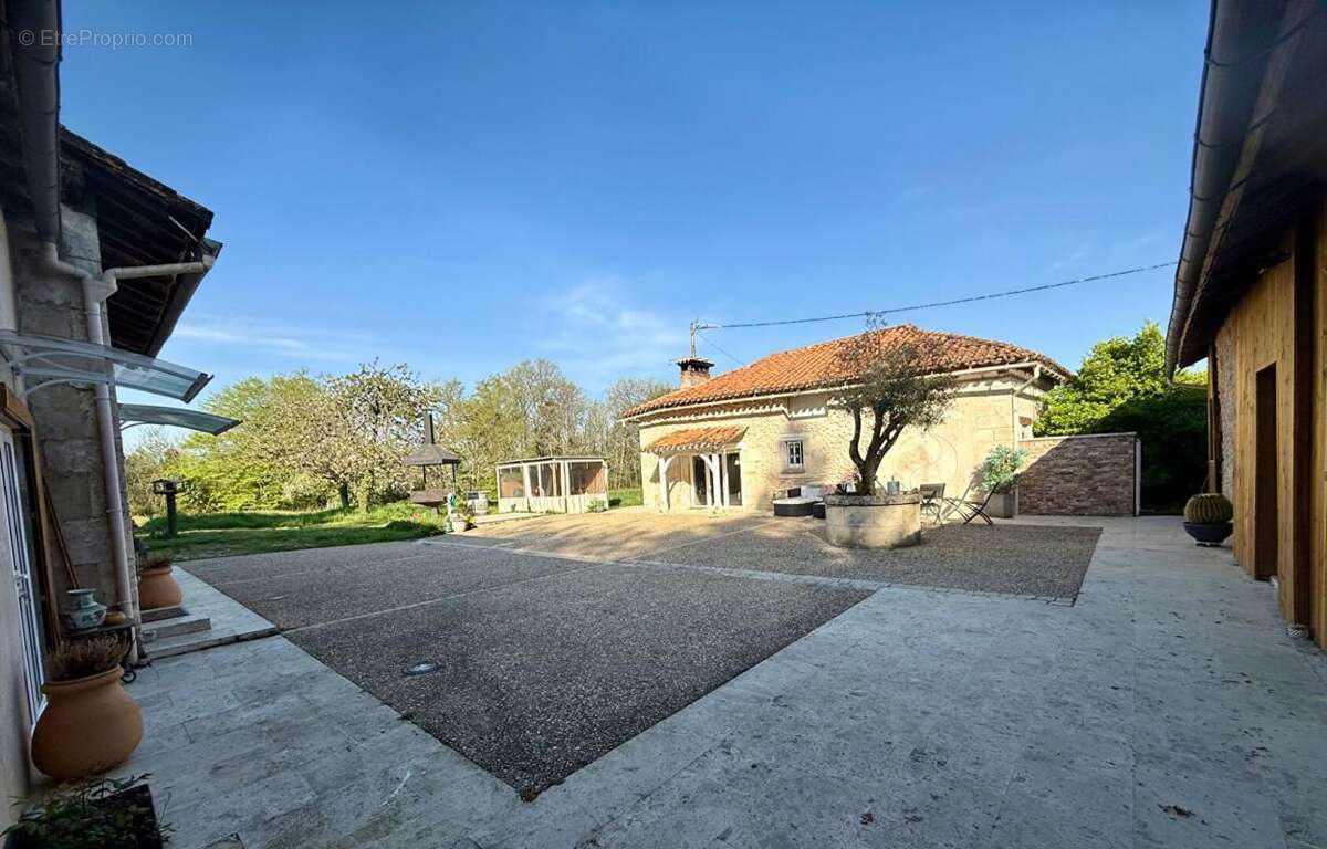 Maison à MONTREM