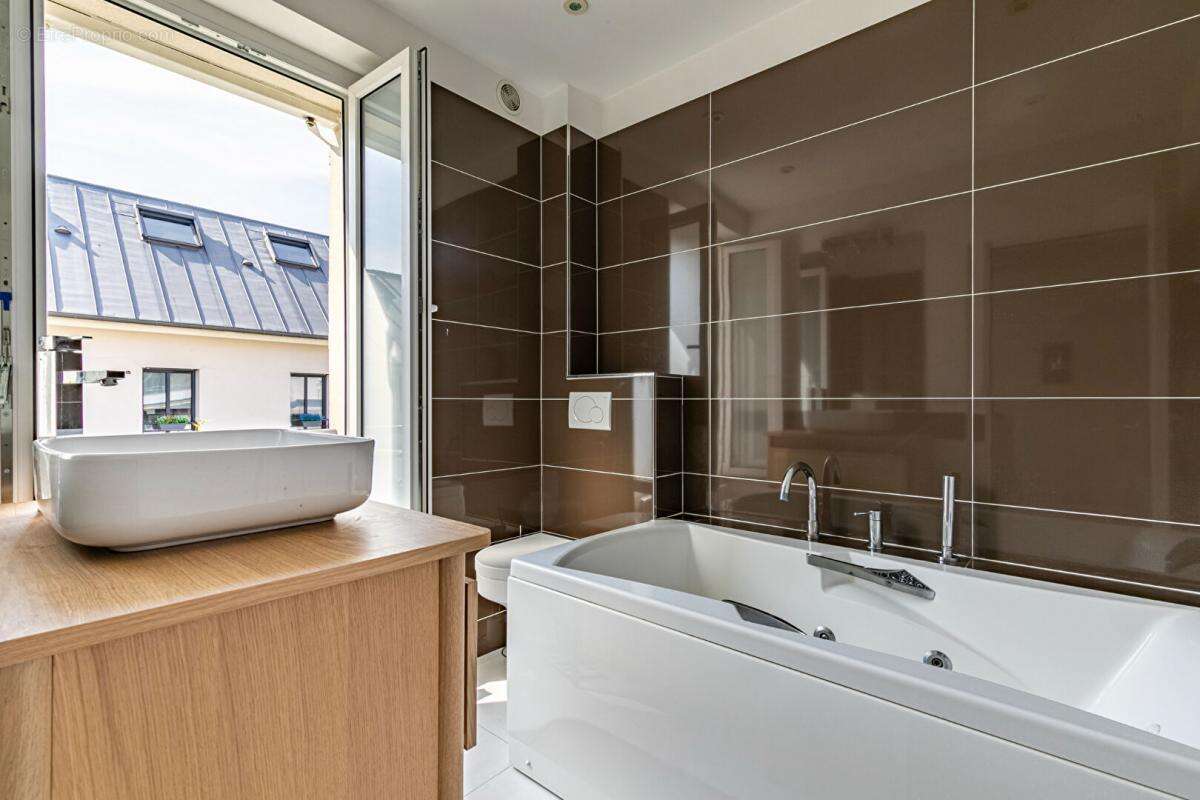 Maison à LA GARENNE-COLOMBES